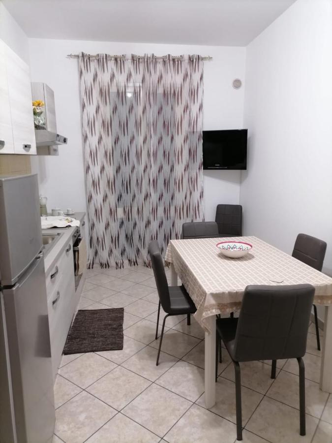 شقة Cristina House أفولا المظهر الخارجي الصورة